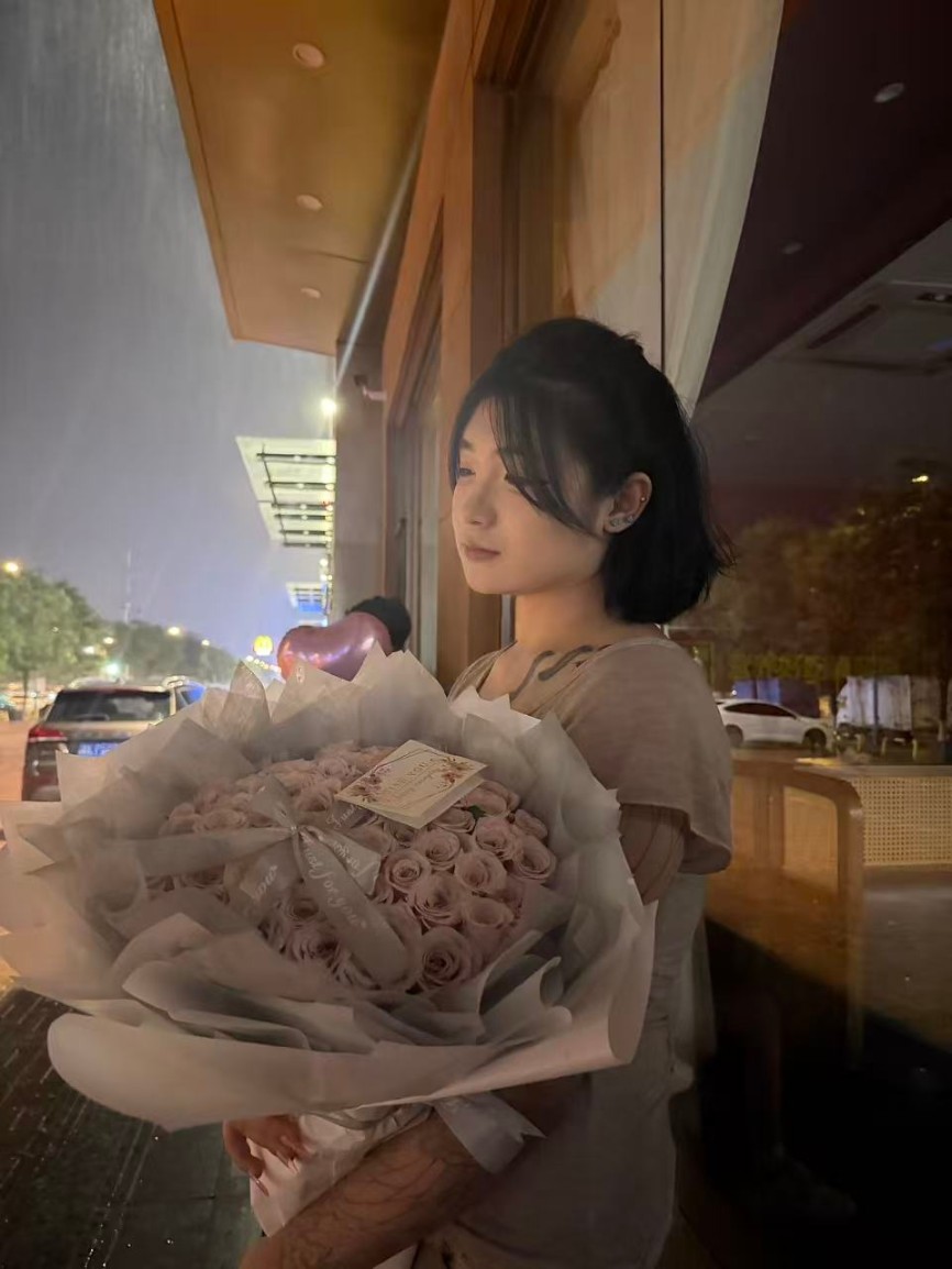 小妮 助教自拍